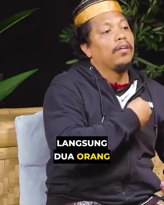 Gaya Default di klip Tuah Kreasi: LANGSUNG DUA ORANG