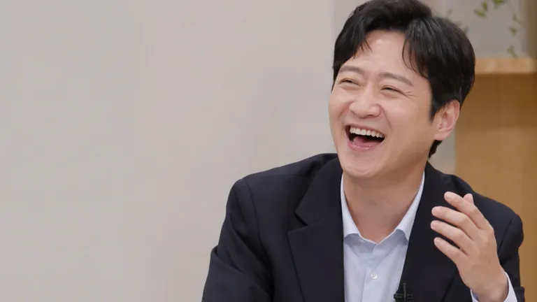 Host talkshow Korea tertawa lepas