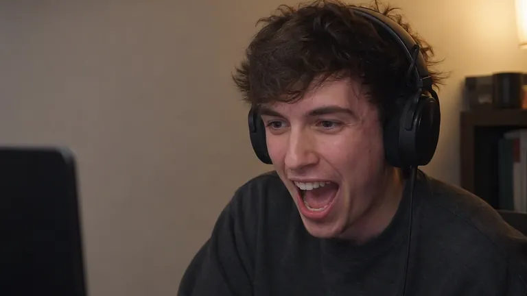 Streamer luar berteriak bersemangat